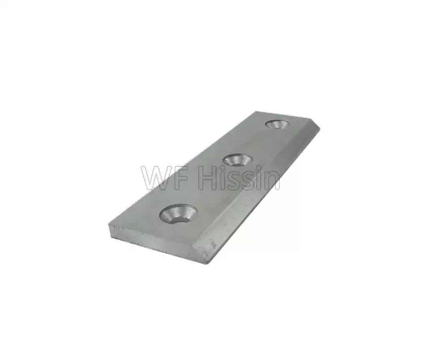 Wood chipper bed blade